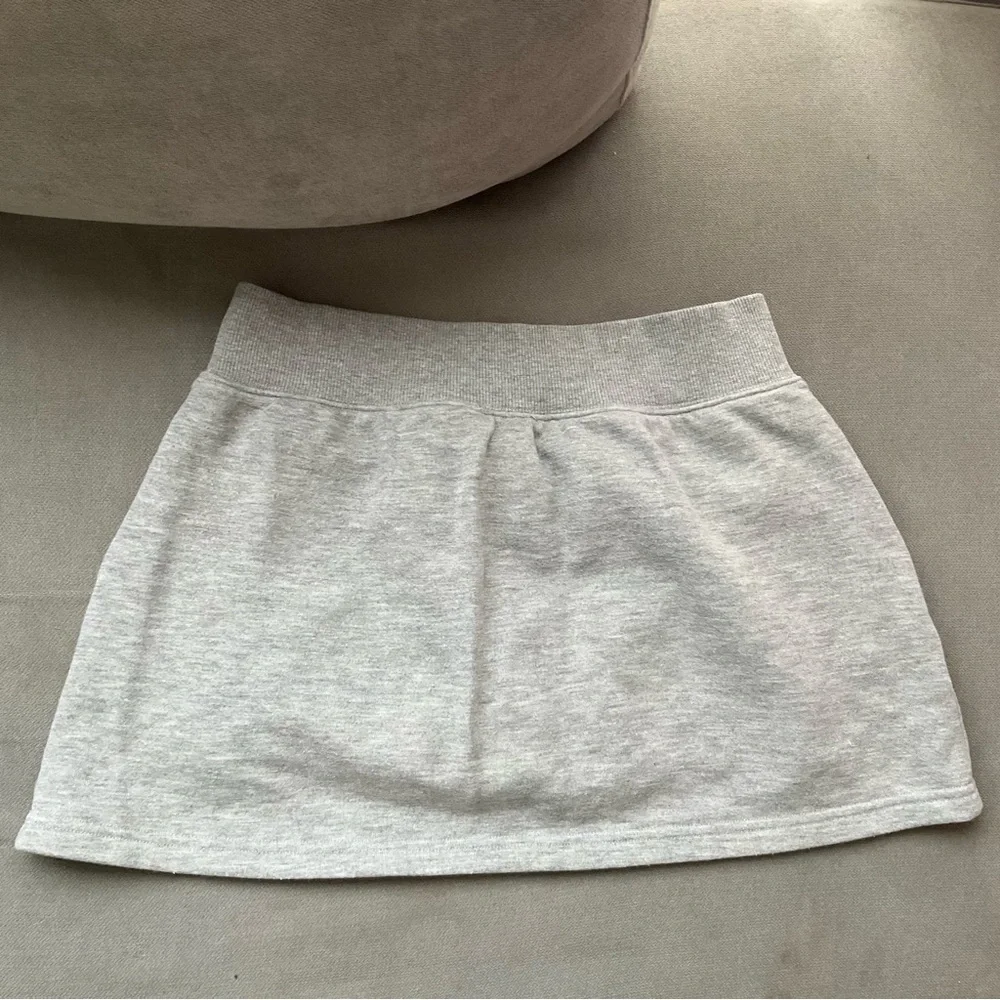 Alo Yoga Accolade Skirt Athletic Heather Grey XS